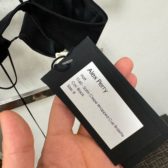 ALEX PERRY
Wrapped Satin Crepe Keyhole Bralette - Picture 7 of 7